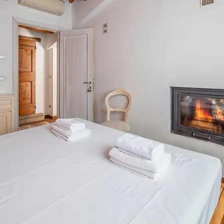 בית נופש Small With Parking